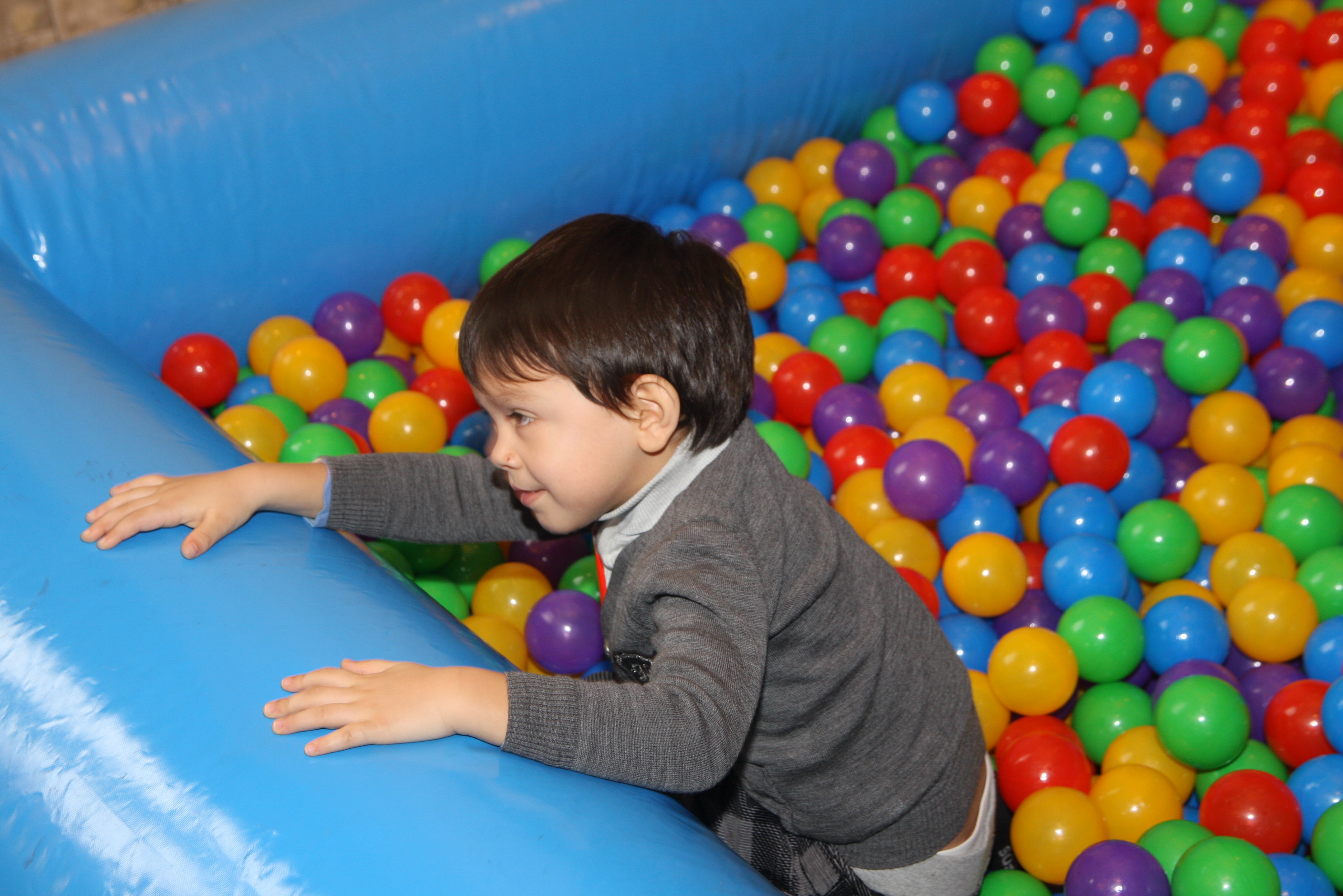 厂家彩色加厚海洋球批发特厚充气波波球儿童室内游乐场乐园玩具球-阿里巴巴